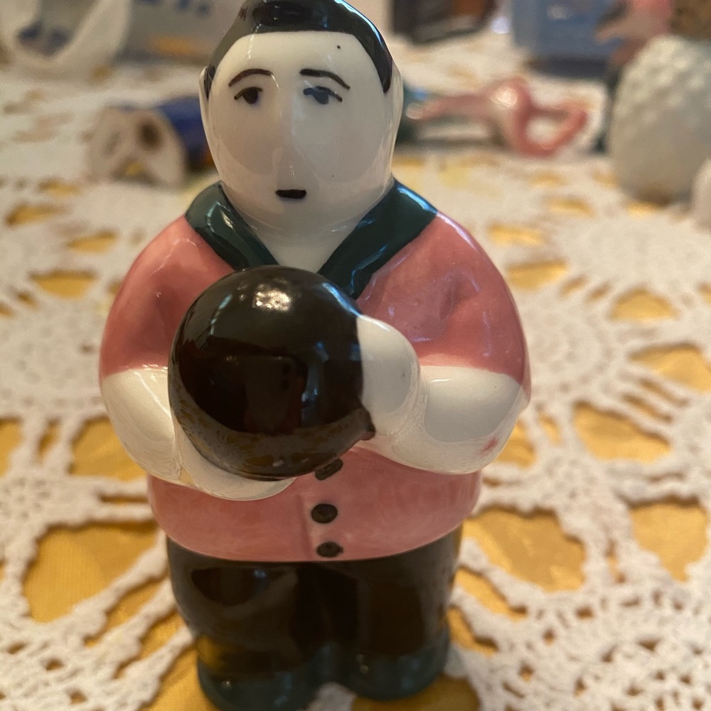 Salt shaker playing bowling
